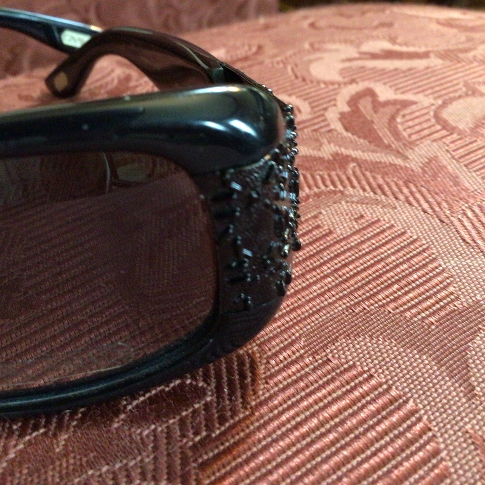 Carmen Marc Valvo NWOT women’s sunglasses onyx - Picture 2 of 7